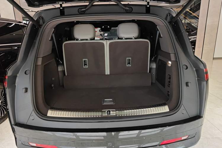 Used Denza N9 2025 Flagship Model Trunk