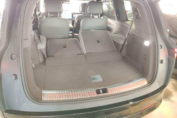 Used Denza N9 2025 Prestige Version Trunk