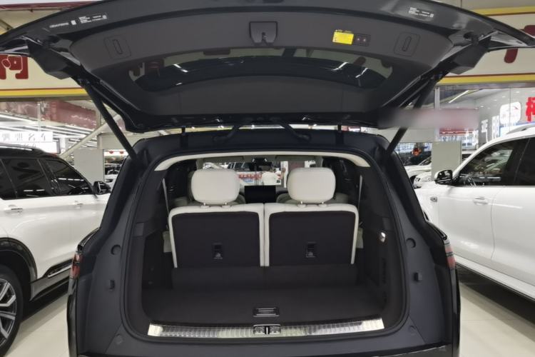 Used Denza N9 2025 Prestige Version Trunk