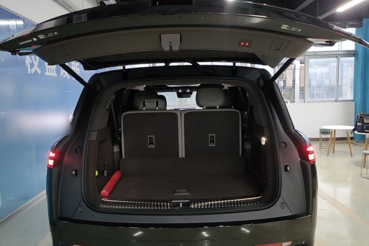 Used Denza N9 2025 Prestige Version Trunk