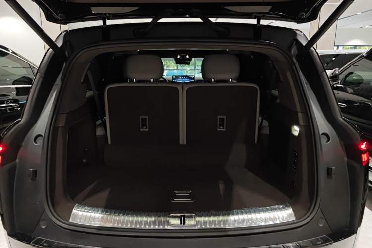 Used Denza N9 2025 Flagship Model Trunk