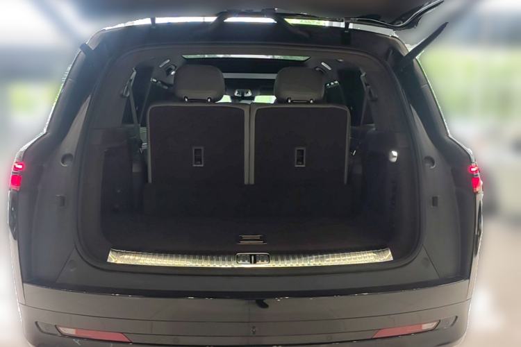 Used Denza N9 2025 Prestige Version Trunk