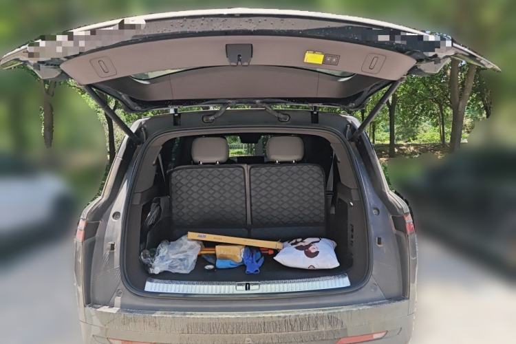 Used Denza N9 2025 Prestige Version Trunk