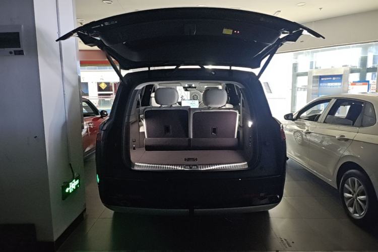 Used Denza N9 2025 Prestige Version Trunk
