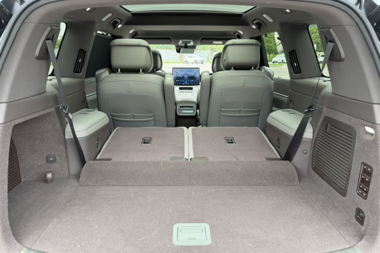 Used Denza N9 2025 Prestige Version Trunk