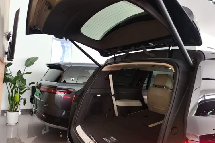 Used Denza N9 2025 Flagship Model Trunk