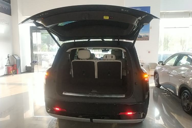 Used Denza N9 2025 Flagship Model Trunk