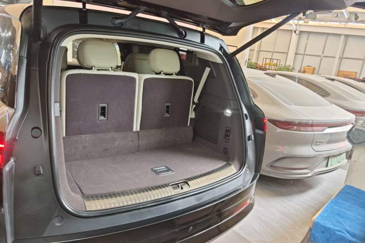 Used Denza N9 2025 Flagship Model Trunk