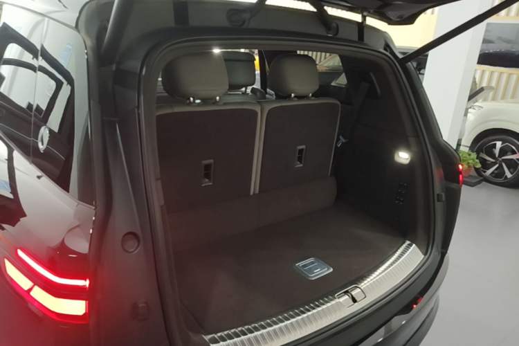 Used Denza N9 2025 Prestige Version Trunk