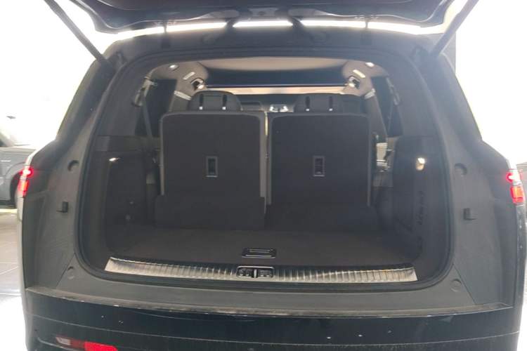 Used Denza N9 2025 Flagship Model Trunk