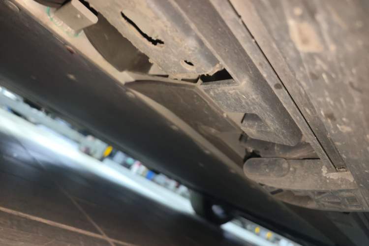 Used Denza N9 2025 Flagship Model Chassis Front Left