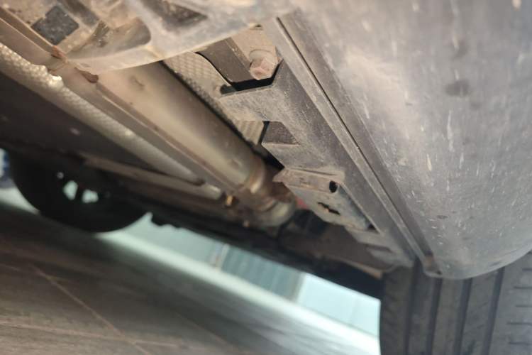 Used Denza N9 2025 Flagship Model Chassis Front Right
