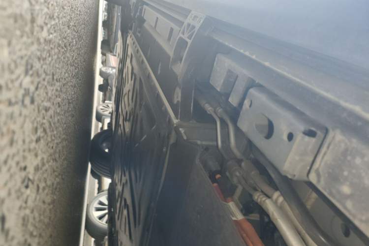 Used Denza N9 2025 Flagship Model Chassis Rear Left