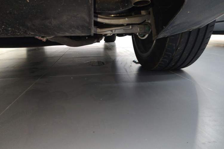 Used Denza N9 2025 Flagship Model Chassis Rear Right