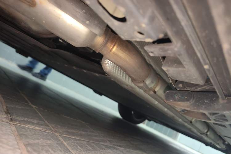 Used Denza N9 2025 Flagship Model Chassis Rear Right