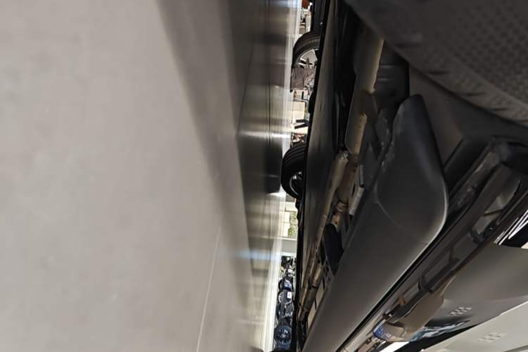 Used Denza N9 2025 Flagship Model Chassis Rear Right