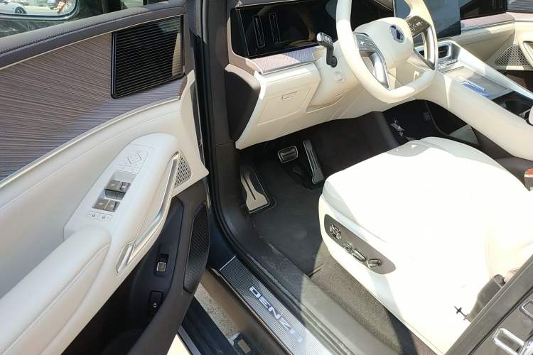 Used Denza N9 2025 Flagship Model Driver Seat