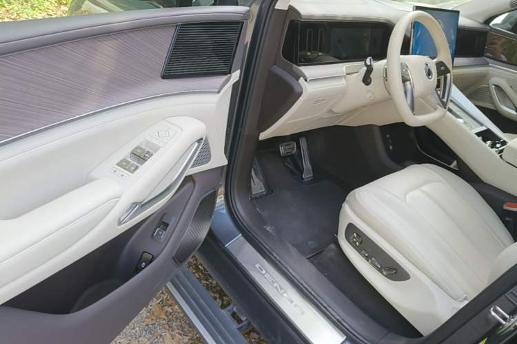 Used Denza N9 2025 Flagship Model Driver Seat