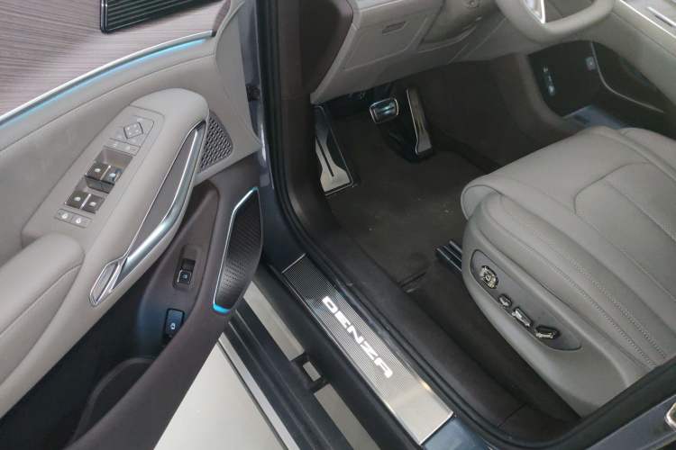 Used Denza N9 2025 Flagship Model Driver Seat