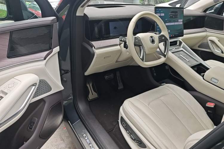 Used Denza N9 2025 Prestige Version Driver Seat