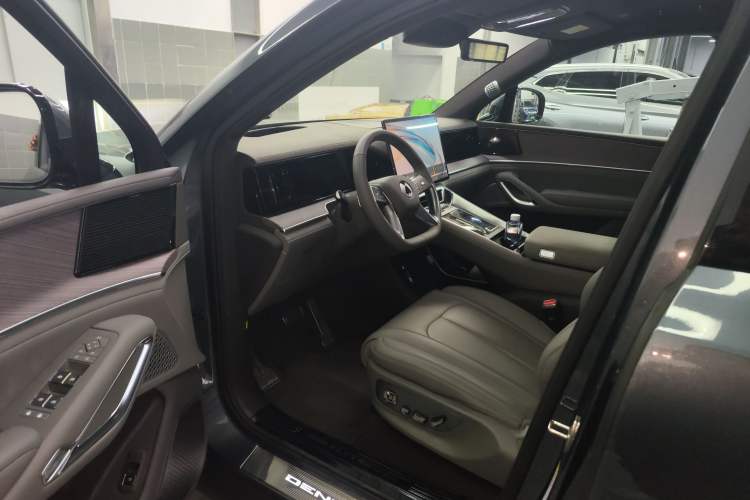 Used Denza N9 2025 Flagship Model Driver Seat