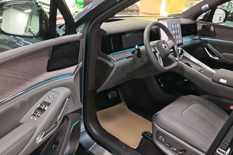 Used Denza N9 2025 Flagship Model Driver Seat
