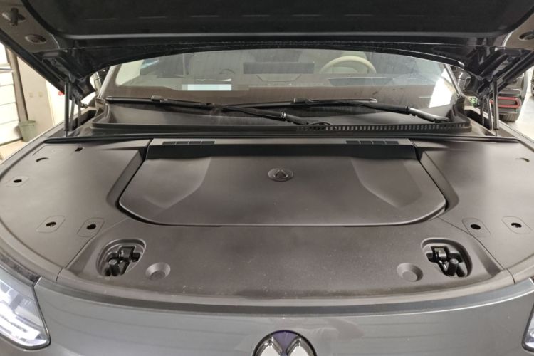 Used Denza N9 2025 Prestige Version Engine Bay