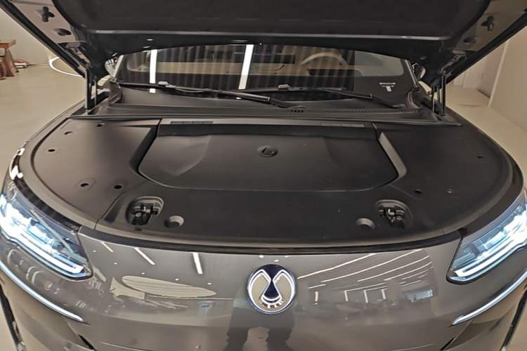 Used Denza N9 2025 Flagship Model Engine Bay