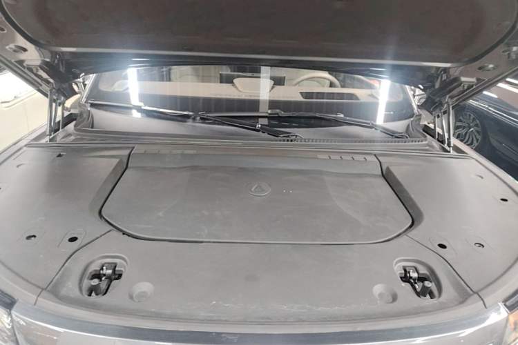 Used Denza N9 2025 Flagship Model Engine Bay