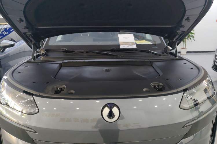 Used Denza N9 2025 Flagship Model Engine Bay