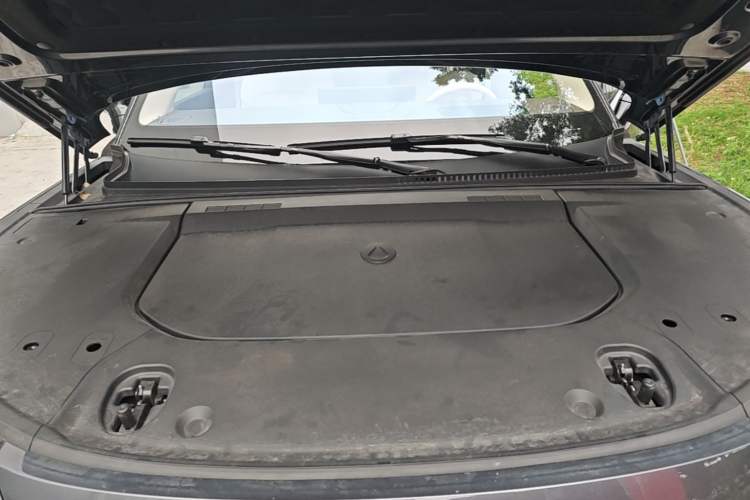 Used Denza N9 2025 Prestige Version Engine Bay