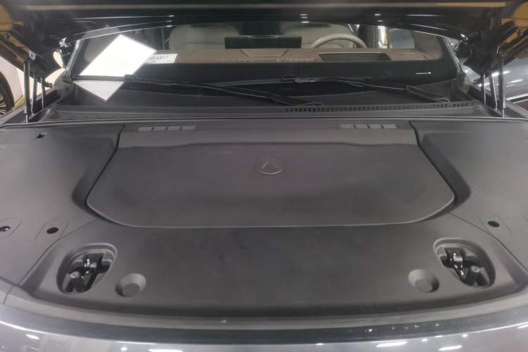 Used Denza N9 2025 Flagship Model Engine Bay