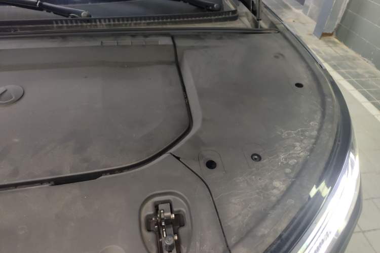 Used Denza N9 2025 Flagship Model Engine Bay Left