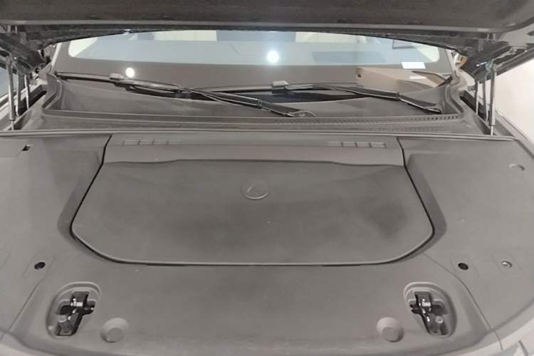Used Denza N9 2025 Flagship Model Engine Bay