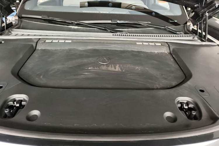 Used Denza N9 2025 Flagship Model Engine Bay