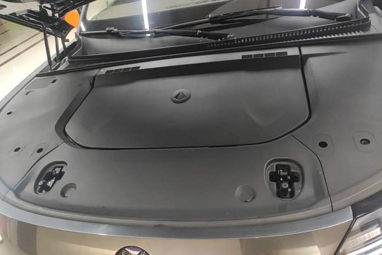 Used Denza N9 2025 Prestige Version Engine Bay