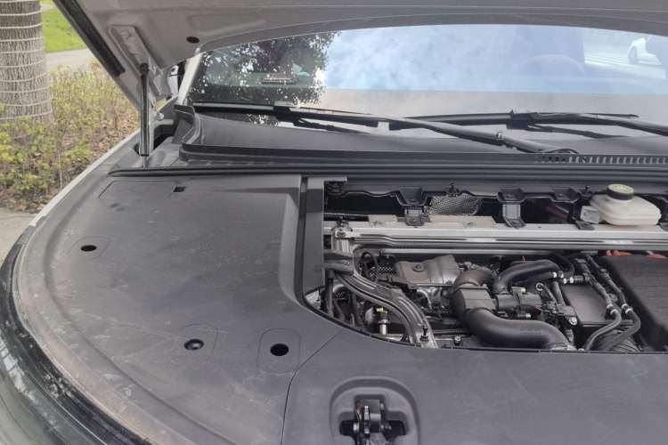 Used Denza N9 2025 Flagship Model Engine Bay Right