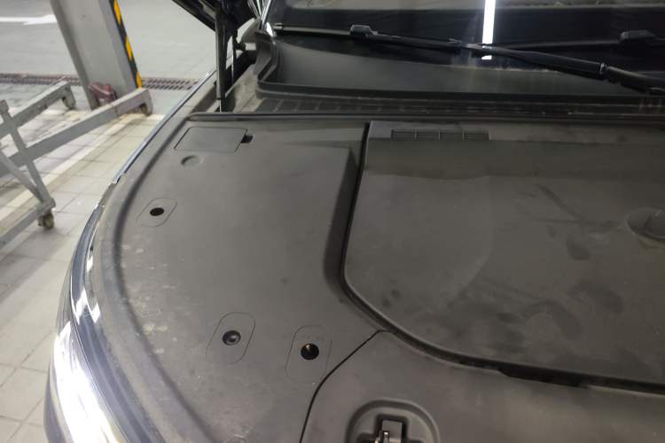 Used Denza N9 2025 Flagship Model Engine Bay Right