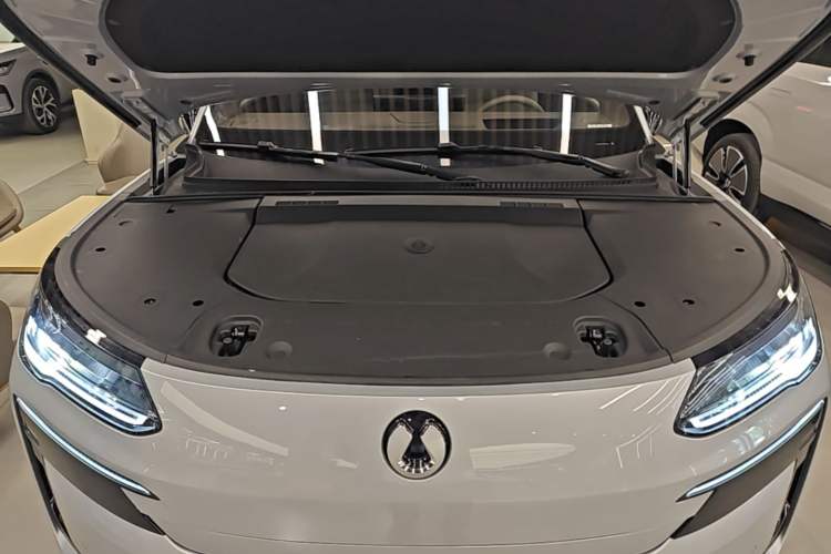 Used Denza N9 2025 Flagship Model Engine Bay