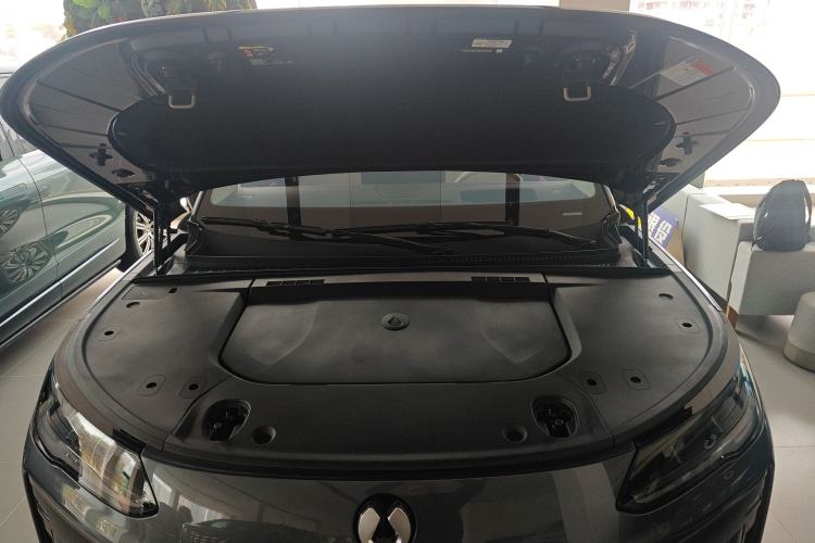 Used Denza N9 2025 Prestige Version Engine Bay