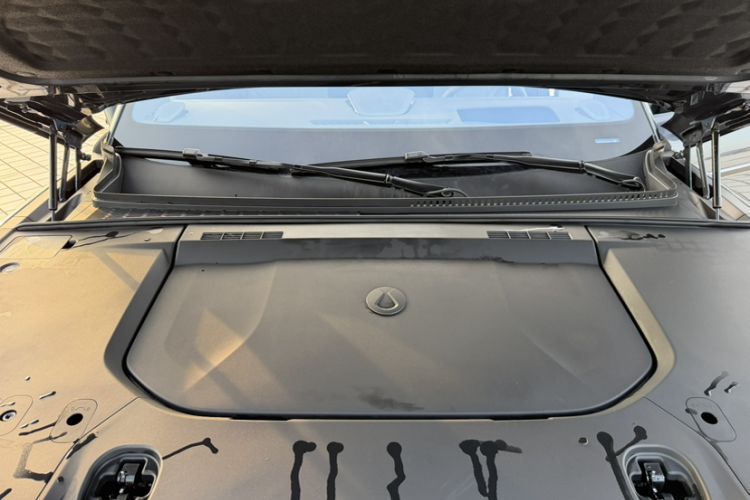 Used Denza N9 2025 Prestige Version Engine Bay