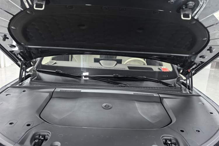 Used Denza N9 2025 Flagship Model Engine Bay