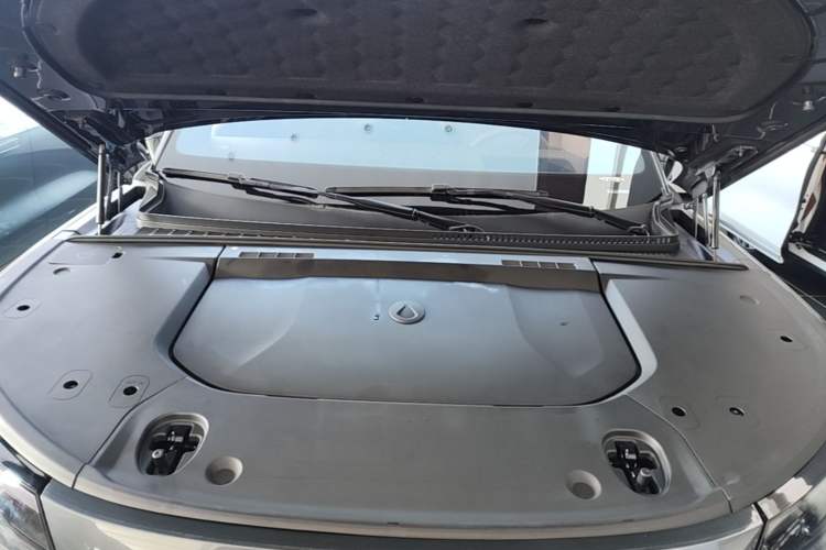 Used Denza N9 2025 Flagship Model Engine Bay