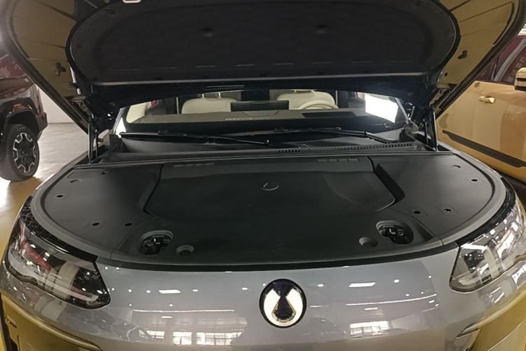 Used Denza N9 2025 Flagship Model Engine Bay