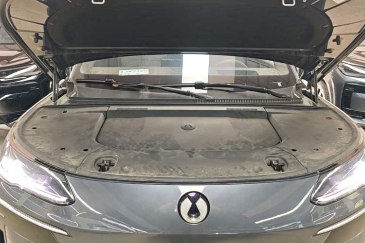 Used Denza N9 2025 Flagship Model Engine Bay