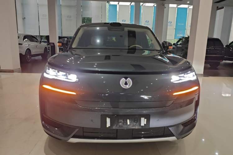 Used Denza N9 2025 Flagship Model Front