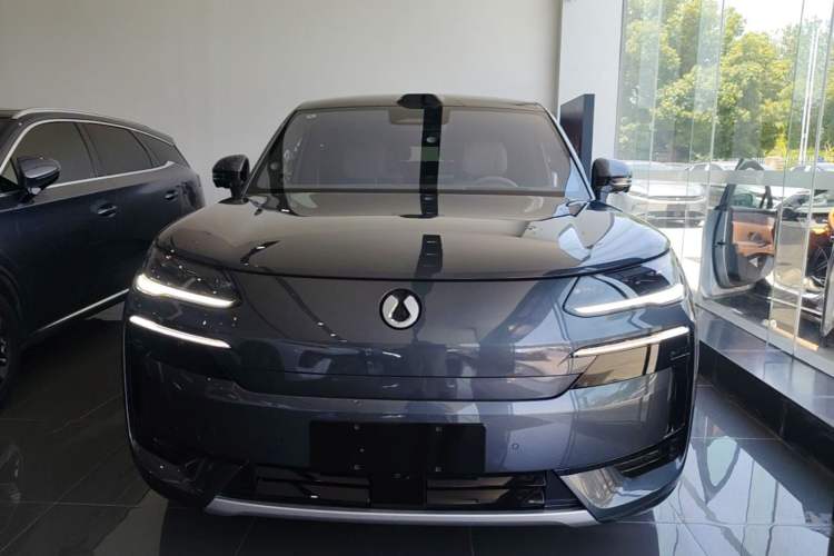 Used Denza N9 2025 Flagship Model Front