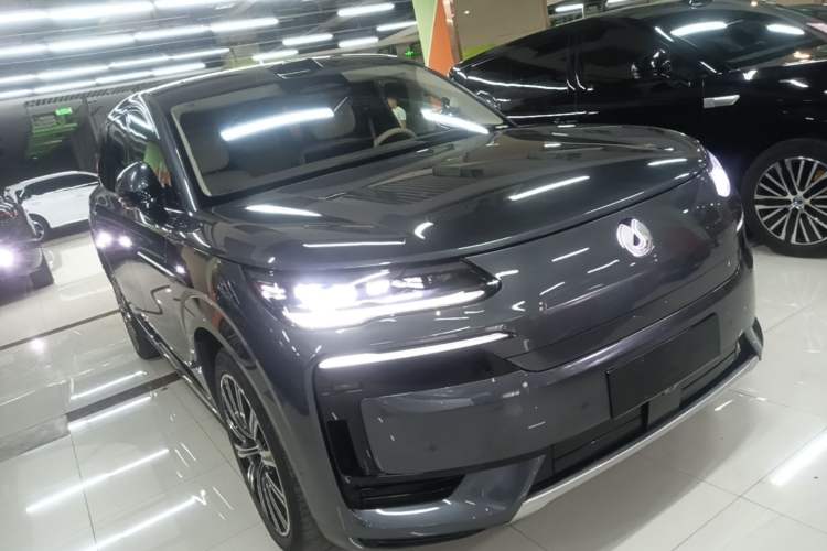 Used Denza N9 2025 Flagship Model Front Right 45 Deg