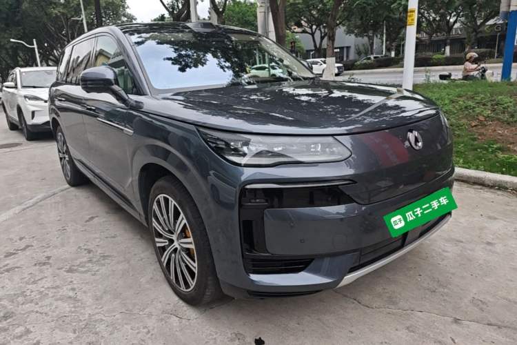 Used Denza N9 2025 Prestige Version Front Right 45 Deg
