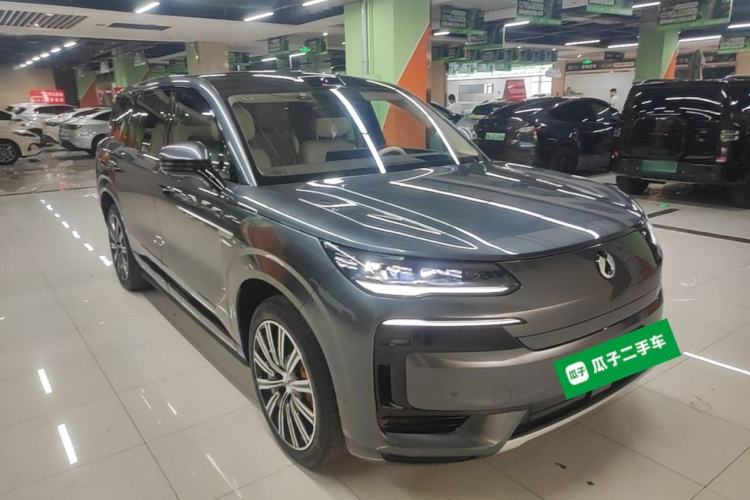 Used Denza N9 2025 Prestige Version Front Right 45 Deg